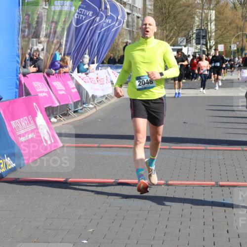 12.04.2026 - 45. Internationalen Wilhelmsburger Insellauf Strokosch-Dieckow http://msf.ph/oto/9460075 12.04.2026 10:50:01 Ziel 3036, 2048, 3357 meine-sportfotos.de