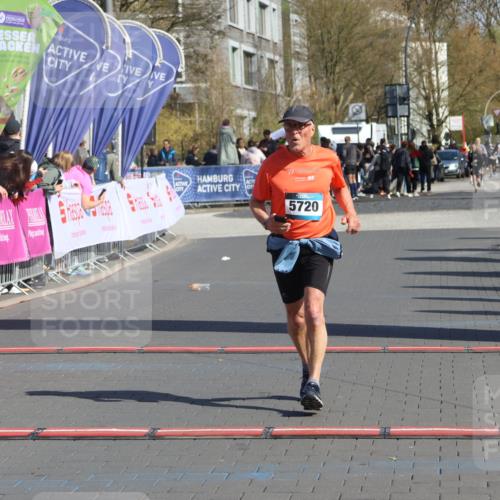 12.04.2026 - 45. Internationalen Wilhelmsburger Insellauf Strokosch-Dieckow http://msf.ph/oto/9460089 12.04.2026 11:07:09 Ziel 5720 meine-sportfotos.de