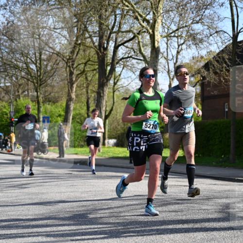 12.04.2026 - 45. Internationalen Wilhelmsburger Insellauf J. Mangold http://msf.ph/oto/9460096 12.04.2026 10:41:34 Ziel 5038, 4674, 5034, 3861, 5545, 2812, 5270, 5416, 4963, 3831, 4602, 4667, 3229, 3201, 2869, 2479, 3892, 4483, 4483, 5654, 2836, 4615, 2222, 3419, 4042, 3991 meine-sportfotos.de