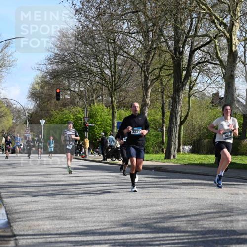 12.04.2026 - 45. Internationalen Wilhelmsburger Insellauf J. Mangold http://msf.ph/oto/9460100 12.04.2026 10:41:35 Ziel 5038, 4674, 5034, 3861, 5545, 2812, 5270, 5416, 4963, 3831, 4602, 4667, 3229, 3201, 2869, 2479, 3892, 4483, 5654, 2836, 4615, 2222, 3419, 4042, 3991 meine-sportfotos.de
