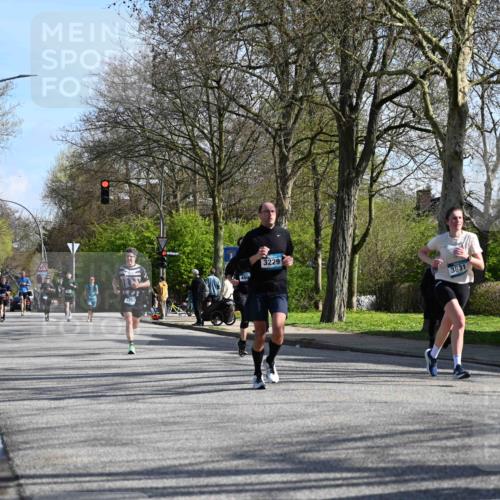 12.04.2026 - 45. Internationalen Wilhelmsburger Insellauf J. Mangold http://msf.ph/oto/9460101 12.04.2026 10:41:35 Ziel 5038, 4674, 5034, 3861, 5545, 2812, 5270, 5416, 4963, 3831, 4602, 4667, 3229, 3201, 2869, 2479, 3892, 4483, 5654, 2836, 4615, 2222, 3419, 4042, 3991 meine-sportfotos.de
