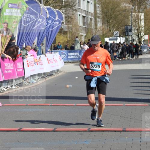 12.04.2026 - 45. Internationalen Wilhelmsburger Insellauf Strokosch-Dieckow http://msf.ph/oto/9460103 12.04.2026 11:07:09 Ziel 5720 meine-sportfotos.de