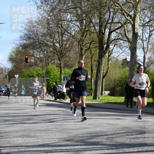 12.04.2026 - 45. Internationalen Wilhelmsburger Insellauf J. Mangold http://msf.ph/oto/9460105 12.04.2026 10:41:35 Ziel 5038, 4674, 5034, 3861, 5545, 2812, 5270, 5416, 4963, 3831, 4602, 4667, 3229, 3201, 2869, 2479, 3892, 4483, 5654, 2836, 4615, 2222, 3419, 4042, 3991 meine-sportfotos.de
