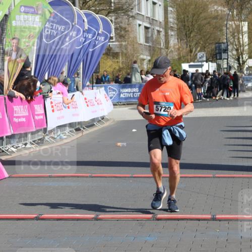 12.04.2026 - 45. Internationalen Wilhelmsburger Insellauf Strokosch-Dieckow http://msf.ph/oto/9460107 12.04.2026 11:07:10 Ziel 5720 meine-sportfotos.de