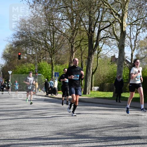 12.04.2026 - 45. Internationalen Wilhelmsburger Insellauf J. Mangold http://msf.ph/oto/9460109 12.04.2026 10:41:36 Ziel 4674, 5034, 3861, 5545, 2812, 5270, 5416, 4963, 3831, 4602, 4667, 3229, 3201, 2869, 2479, 3892, 4483, 5654, 5654, 2836, 4615, 2222, 3419, 4042, 3991, 2262, 2263 meine-sportfotos.de