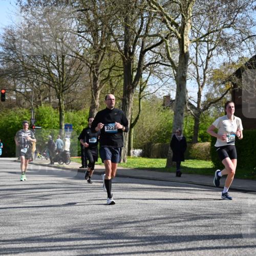 12.04.2026 - 45. Internationalen Wilhelmsburger Insellauf J. Mangold http://msf.ph/oto/9460114 12.04.2026 10:41:36 Ziel 4674, 5034, 3861, 5545, 2812, 5270, 5416, 4963, 3831, 4602, 4667, 3229, 3201, 2869, 2479, 3892, 4483, 5654, 5654, 2836, 4615, 2222, 3419, 4042, 3991, 2262, 2263 meine-sportfotos.de