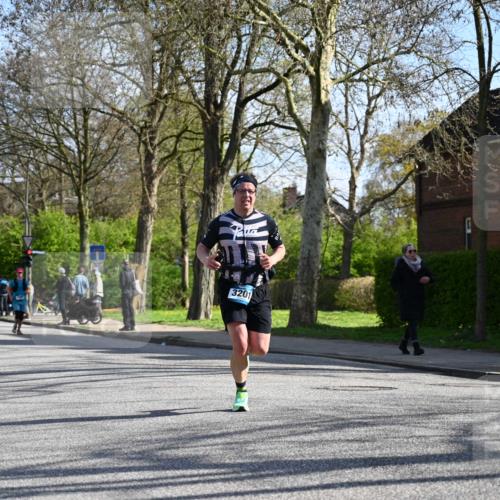 12.04.2026 - 45. Internationalen Wilhelmsburger Insellauf J. Mangold http://msf.ph/oto/9460115 12.04.2026 10:41:40 Ziel 3861, 5545, 2812, 5270, 5416, 4963, 3831, 4602, 4667, 3229, 3201, 2869, 2479, 3892, 4483, 5654, 2836, 4615, 2222, 3419, 4042, 3991, 2262, 2263 meine-sportfotos.de