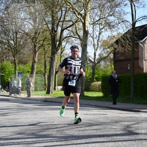 12.04.2026 - 45. Internationalen Wilhelmsburger Insellauf J. Mangold http://msf.ph/oto/9460120 12.04.2026 10:41:40 Ziel 3861, 5545, 2812, 5270, 5416, 4963, 3831, 4602, 4667, 3229, 3201, 2869, 2479, 3892, 4483, 5654, 2836, 4615, 2222, 3419, 4042, 3991, 2262, 2263 meine-sportfotos.de