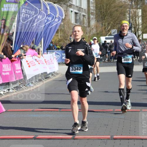 12.04.2026 - 45. Internationalen Wilhelmsburger Insellauf Strokosch-Dieckow http://msf.ph/oto/9460138 12.04.2026 11:07:31 Ziel 3342, 3885, 2777, 4949 meine-sportfotos.de