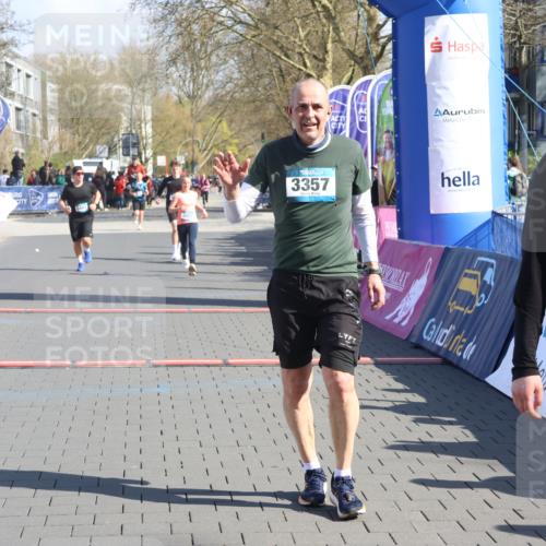 12.04.2026 - 45. Internationalen Wilhelmsburger Insellauf Strokosch-Dieckow http://msf.ph/oto/9460140 12.04.2026 10:50:05 Ziel 3357, 2655, 5441, 3546 meine-sportfotos.de