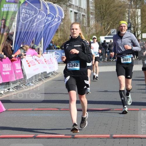 12.04.2026 - 45. Internationalen Wilhelmsburger Insellauf Strokosch-Dieckow http://msf.ph/oto/9460144 12.04.2026 11:07:31 Ziel 3342, 3885, 2777, 4949 meine-sportfotos.de