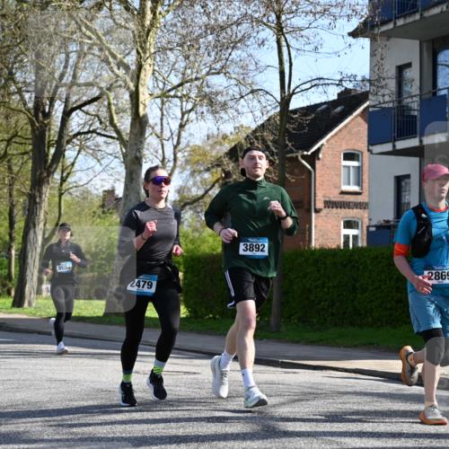 12.04.2026 - 45. Internationalen Wilhelmsburger Insellauf J. Mangold http://msf.ph/oto/9460154 12.04.2026 10:41:48 Ziel 4963, 3831, 4602, 4667, 3229, 3201, 2869, 2479, 3892, 4483, 5654, 2836, 4615, 2222, 3419, 4042, 3991, 2262, 2263, 2262, 2263 meine-sportfotos.de