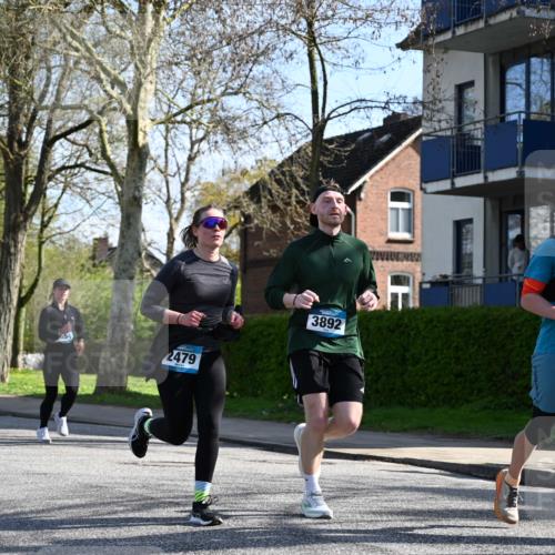 12.04.2026 - 45. Internationalen Wilhelmsburger Insellauf J. Mangold http://msf.ph/oto/9460157 12.04.2026 10:41:48 Ziel 4963, 3831, 4602, 4667, 3229, 3201, 2869, 2479, 3892, 4483, 5654, 2836, 4615, 2222, 3419, 4042, 3991, 2262, 2263, 2262, 2263 meine-sportfotos.de