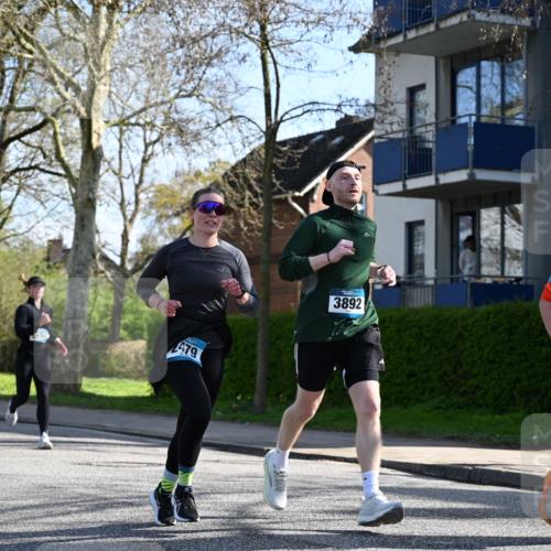 12.04.2026 - 45. Internationalen Wilhelmsburger Insellauf J. Mangold http://msf.ph/oto/9460161 12.04.2026 10:41:48 Ziel 4963, 3831, 4602, 4667, 3229, 3201, 2869, 2479, 3892, 4483, 5654, 2836, 4615, 2222, 3419, 4042, 3991, 2262, 2263, 2262, 2263 meine-sportfotos.de