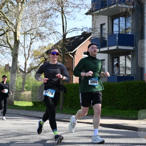 12.04.2026 - 45. Internationalen Wilhelmsburger Insellauf J. Mangold http://msf.ph/oto/9460162 12.04.2026 10:41:48 Ziel 4963, 3831, 4602, 4667, 3229, 3201, 2869, 2479, 3892, 4483, 5654, 2836, 4615, 2222, 3419, 4042, 3991, 2262, 2263, 2262, 2263 meine-sportfotos.de