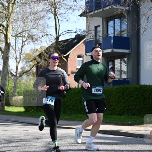 12.04.2026 - 45. Internationalen Wilhelmsburger Insellauf J. Mangold http://msf.ph/oto/9460163 12.04.2026 10:41:48 Ziel 4963, 3831, 4602, 4667, 3229, 3201, 2869, 2479, 3892, 4483, 5654, 2836, 4615, 2222, 3419, 4042, 3991, 2262, 2263, 2262, 2263 meine-sportfotos.de