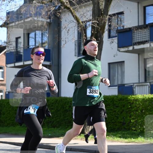 12.04.2026 - 45. Internationalen Wilhelmsburger Insellauf J. Mangold http://msf.ph/oto/9460173 12.04.2026 10:41:49 Ziel 4667, 3229, 3201, 2869, 2479, 3892, 4483, 5654, 2836, 4615, 2222, 3419, 4042, 3991, 2262, 2263 meine-sportfotos.de