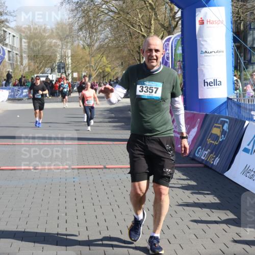 12.04.2026 - 45. Internationalen Wilhelmsburger Insellauf Strokosch-Dieckow http://msf.ph/oto/9460174 12.04.2026 10:50:05 Ziel 3357, 2655, 5441, 3546 meine-sportfotos.de