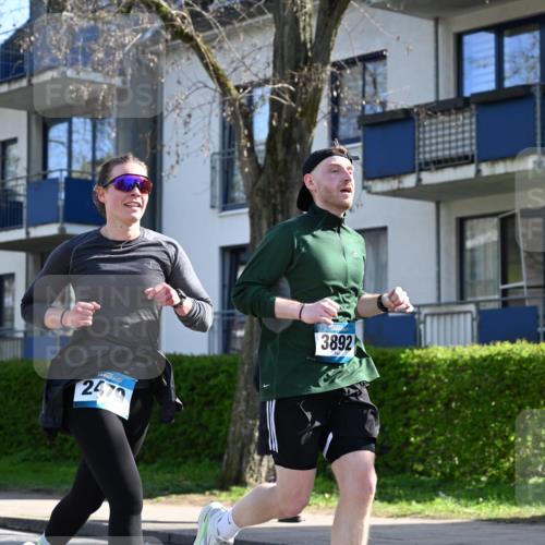 12.04.2026 - 45. Internationalen Wilhelmsburger Insellauf J. Mangold http://msf.ph/oto/9460175 12.04.2026 10:41:49 Ziel 4667, 3229, 3201, 2869, 2479, 3892, 4483, 5654, 2836, 4615, 2222, 3419, 4042, 3991, 2262, 2263 meine-sportfotos.de