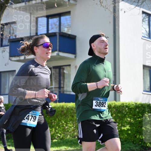 12.04.2026 - 45. Internationalen Wilhelmsburger Insellauf J. Mangold http://msf.ph/oto/9460182 12.04.2026 10:41:49 Ziel 4667, 3229, 3201, 2869, 2479, 3892, 4483, 5654, 2836, 4615, 2222, 3419, 4042, 3991, 2262, 2263 meine-sportfotos.de
