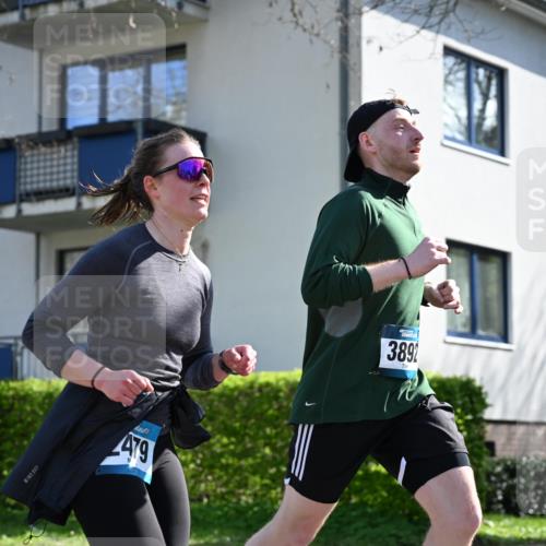 12.04.2026 - 45. Internationalen Wilhelmsburger Insellauf J. Mangold http://msf.ph/oto/9460183 12.04.2026 10:41:49 Ziel 4667, 3229, 3201, 2869, 2479, 3892, 4483, 5654, 2836, 4615, 2222, 3419, 4042, 3991, 2262, 2263 meine-sportfotos.de