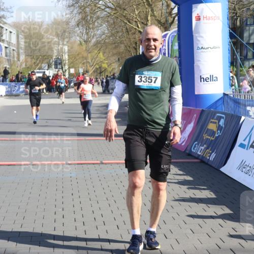 12.04.2026 - 45. Internationalen Wilhelmsburger Insellauf Strokosch-Dieckow http://msf.ph/oto/9460187 12.04.2026 10:50:05 Ziel 3357, 2655, 5441, 3546 meine-sportfotos.de