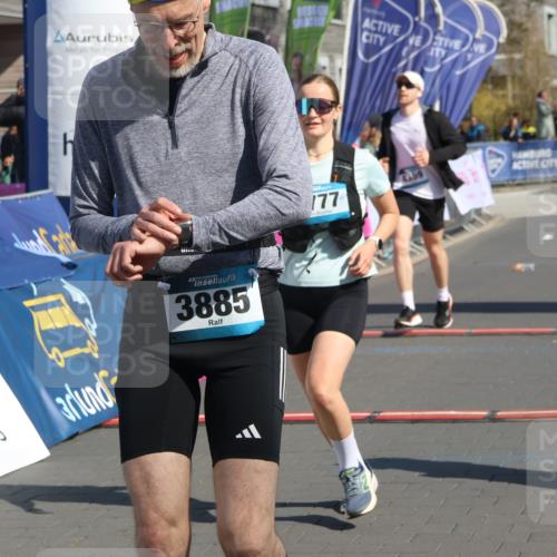 12.04.2026 - 45. Internationalen Wilhelmsburger Insellauf Strokosch-Dieckow http://msf.ph/oto/9460201 12.04.2026 11:07:36 Ziel 3885, 2777, 4949, 4359 meine-sportfotos.de