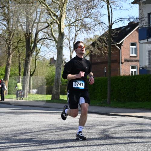 12.04.2026 - 45. Internationalen Wilhelmsburger Insellauf J. Mangold http://msf.ph/oto/9460223 12.04.2026 10:42:03 Ziel 2836, 4615, 2222, 3419, 4042, 3991, 2262, 2263, 2252, 2252, 3091, 5442 meine-sportfotos.de