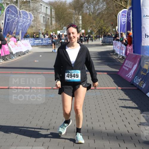 12.04.2026 - 45. Internationalen Wilhelmsburger Insellauf Strokosch-Dieckow http://msf.ph/oto/9460233 12.04.2026 11:07:37 Ziel 2777, 4949, 4359 meine-sportfotos.de