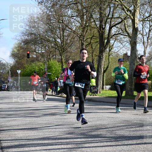 12.04.2026 - 45. Internationalen Wilhelmsburger Insellauf J. Mangold http://msf.ph/oto/9460236 12.04.2026 10:42:07 Ziel 2836, 4615, 2222, 3419, 4042, 3991, 2262, 2263, 2252, 3091, 5442, 5273 meine-sportfotos.de