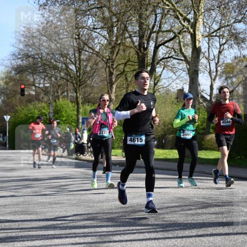 12.04.2026 - 45. Internationalen Wilhelmsburger Insellauf J. Mangold http://msf.ph/oto/9460242 12.04.2026 10:42:08 Ziel 4615, 2222, 3419, 4042, 3991, 2262, 2263, 2252, 3091, 5442, 3091, 5442, 5273 meine-sportfotos.de