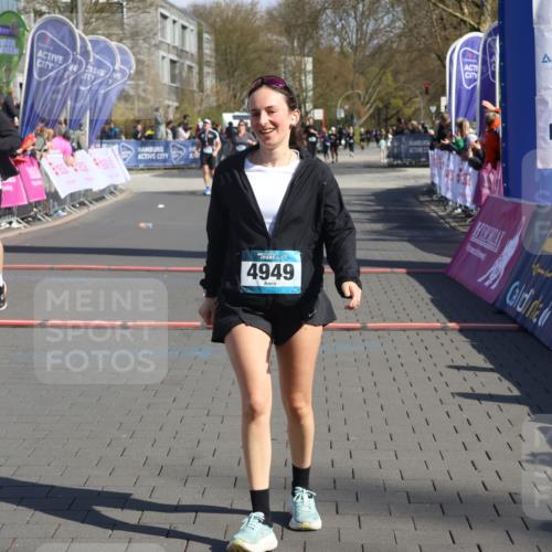 12.04.2026 - 45. Internationalen Wilhelmsburger Insellauf Strokosch-Dieckow http://msf.ph/oto/9460244 12.04.2026 11:07:37 Ziel 2777, 4949, 4359 meine-sportfotos.de