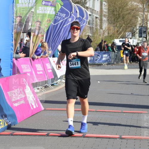 12.04.2026 - 45. Internationalen Wilhelmsburger Insellauf Strokosch-Dieckow http://msf.ph/oto/9460245 12.04.2026 10:50:09 Ziel 2655, 5441, 3546, 2618 meine-sportfotos.de