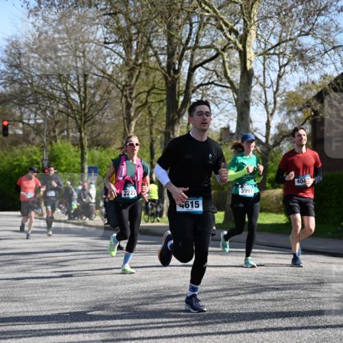 12.04.2026 - 45. Internationalen Wilhelmsburger Insellauf J. Mangold http://msf.ph/oto/9460246 12.04.2026 10:42:08 Ziel 4615, 2222, 3419, 4042, 3991, 2262, 2263, 2252, 3091, 5442, 3091, 5442, 5273 meine-sportfotos.de