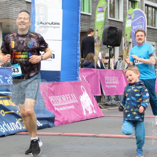 12.04.2026 - 45. Internationalen Wilhelmsburger Insellauf Strokosch-Dieckow http://msf.ph/oto/9460255 12.04.2026 13:19:37 Ziel 5019, 4543, 4793, 5786, 4112, 3071 meine-sportfotos.de
