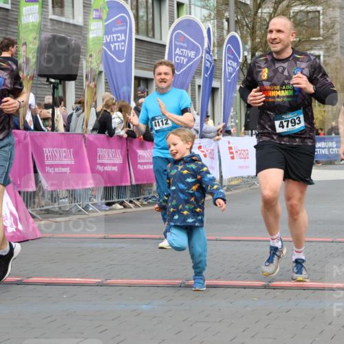 12.04.2026 - 45. Internationalen Wilhelmsburger Insellauf Strokosch-Dieckow http://msf.ph/oto/9460263 12.04.2026 13:19:37 Ziel 5019, 4543, 4793, 5786, 4112, 3071 meine-sportfotos.de