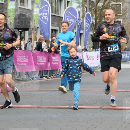 12.04.2026 - 45. Internationalen Wilhelmsburger Insellauf Strokosch-Dieckow http://msf.ph/oto/9460281 12.04.2026 13:19:37 Ziel 5019, 4543, 4793, 5786, 4112, 3071 meine-sportfotos.de