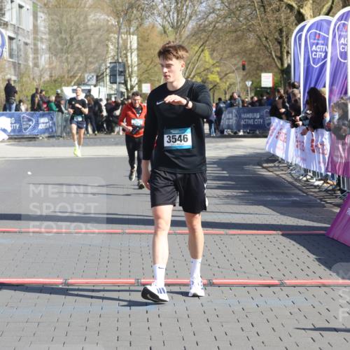 12.04.2026 - 45. Internationalen Wilhelmsburger Insellauf Strokosch-Dieckow http://msf.ph/oto/9460283 12.04.2026 10:50:11 Ziel 2655, 5441, 3546, 2618, 2176 meine-sportfotos.de