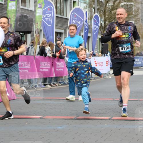 12.04.2026 - 45. Internationalen Wilhelmsburger Insellauf Strokosch-Dieckow http://msf.ph/oto/9460292 12.04.2026 13:19:37 Ziel 5019, 4543, 4793, 5786, 4112, 3071 meine-sportfotos.de