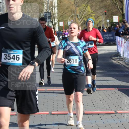 12.04.2026 - 45. Internationalen Wilhelmsburger Insellauf Strokosch-Dieckow http://msf.ph/oto/9460304 12.04.2026 10:50:14 Ziel 2618, 2176, 2054, 3329, 3459 meine-sportfotos.de
