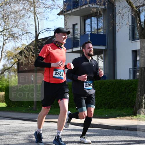 12.04.2026 - 45. Internationalen Wilhelmsburger Insellauf J. Mangold http://msf.ph/oto/9460314 12.04.2026 10:42:14 Ziel 4615, 2222, 3419, 4042, 3991, 2262, 2263, 2252, 3091, 5442, 5273, 2724, 2500, 3021, 5751 meine-sportfotos.de