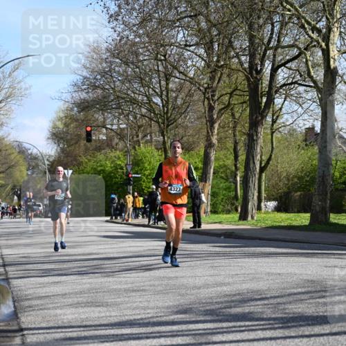 12.04.2026 - 45. Internationalen Wilhelmsburger Insellauf J. Mangold http://msf.ph/oto/9460322 12.04.2026 10:42:25 Ziel 2262, 2263, 2252, 3091, 5442, 5273, 2724, 2500, 3021, 5751, 5794, 3779, 5840, 2406, 4377 meine-sportfotos.de
