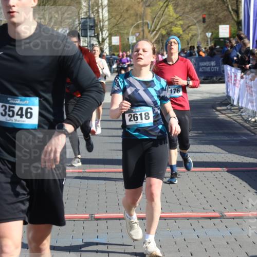 12.04.2026 - 45. Internationalen Wilhelmsburger Insellauf Strokosch-Dieckow http://msf.ph/oto/9460324 12.04.2026 10:50:14 Ziel 2618, 2176, 2054, 3329, 3459 meine-sportfotos.de