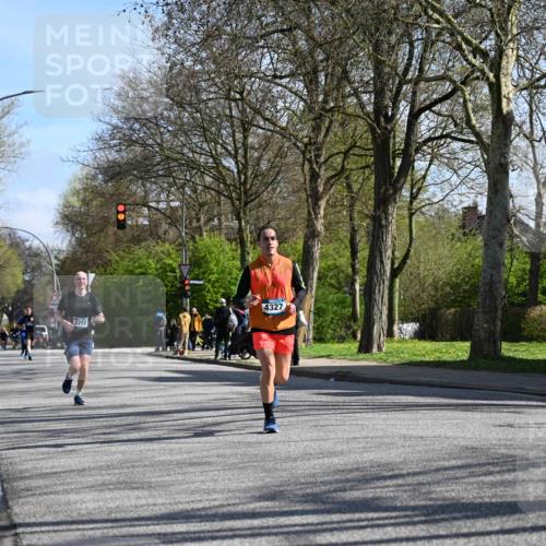 12.04.2026 - 45. Internationalen Wilhelmsburger Insellauf J. Mangold http://msf.ph/oto/9460327 12.04.2026 10:42:25 Ziel 2262, 2263, 2252, 3091, 5442, 5273, 2724, 2500, 3021, 5751, 5794, 3779, 5840, 2406, 4377 meine-sportfotos.de