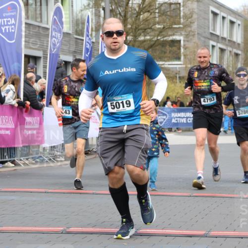 12.04.2026 - 45. Internationalen Wilhelmsburger Insellauf Strokosch-Dieckow http://msf.ph/oto/9460332 12.04.2026 13:19:35 Ziel 5019, 4543, 4793, 5786, 4112 meine-sportfotos.de