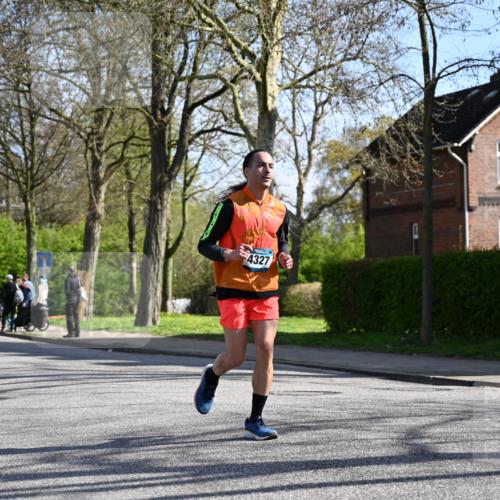 12.04.2026 - 45. Internationalen Wilhelmsburger Insellauf J. Mangold http://msf.ph/oto/9460334 12.04.2026 10:42:27 Ziel 2252, 3091, 5442, 5273, 2724, 2500, 3021, 5751, 5794, 5794, 3779, 5840, 2406, 4377, 3086, 3227, 4974 meine-sportfotos.de