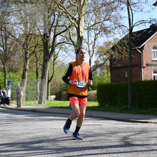 12.04.2026 - 45. Internationalen Wilhelmsburger Insellauf J. Mangold http://msf.ph/oto/9460335 12.04.2026 10:42:27 Ziel 2252, 3091, 5442, 5273, 2724, 2500, 3021, 5751, 5794, 5794, 3779, 5840, 2406, 4377, 3086, 3227, 4974 meine-sportfotos.de