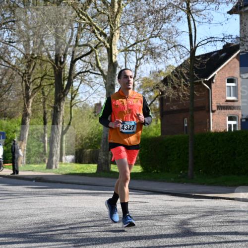 12.04.2026 - 45. Internationalen Wilhelmsburger Insellauf J. Mangold http://msf.ph/oto/9460338 12.04.2026 10:42:27 Ziel 2252, 3091, 5442, 5273, 2724, 2500, 3021, 5751, 5794, 5794, 3779, 5840, 2406, 4377, 3086, 3227, 4974 meine-sportfotos.de