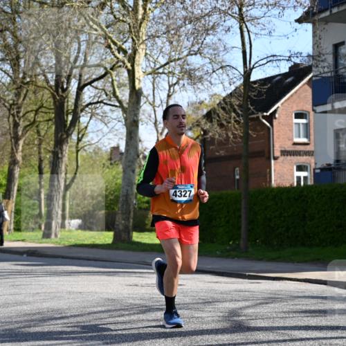 12.04.2026 - 45. Internationalen Wilhelmsburger Insellauf J. Mangold http://msf.ph/oto/9460341 12.04.2026 10:42:28 Ziel 2252, 3091, 5442, 5273, 2724, 2500, 3021, 5751, 5794, 3779, 5840, 2406, 4377, 3086, 3227, 4974, 5705 meine-sportfotos.de