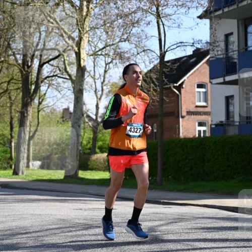 12.04.2026 - 45. Internationalen Wilhelmsburger Insellauf J. Mangold http://msf.ph/oto/9460343 12.04.2026 10:42:28 Ziel 2252, 3091, 5442, 5273, 2724, 2500, 3021, 5751, 5794, 3779, 5840, 2406, 4377, 3086, 3227, 4974, 5705 meine-sportfotos.de